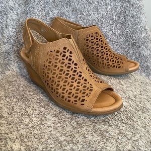 Earth Cascade Wedge Sandals Size 7